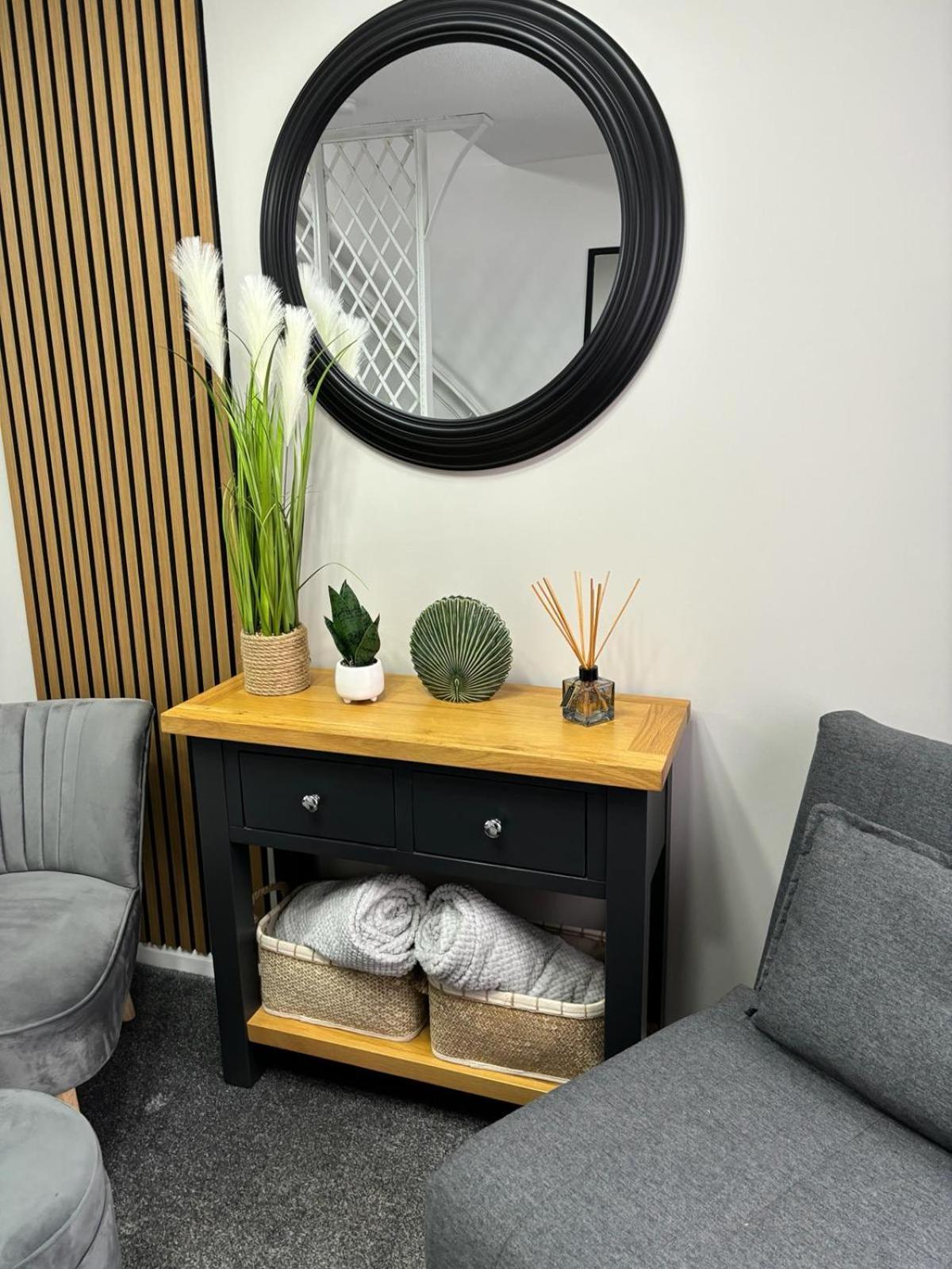 Stylish Home In Linlithgow With Free Parking Exterior photo
