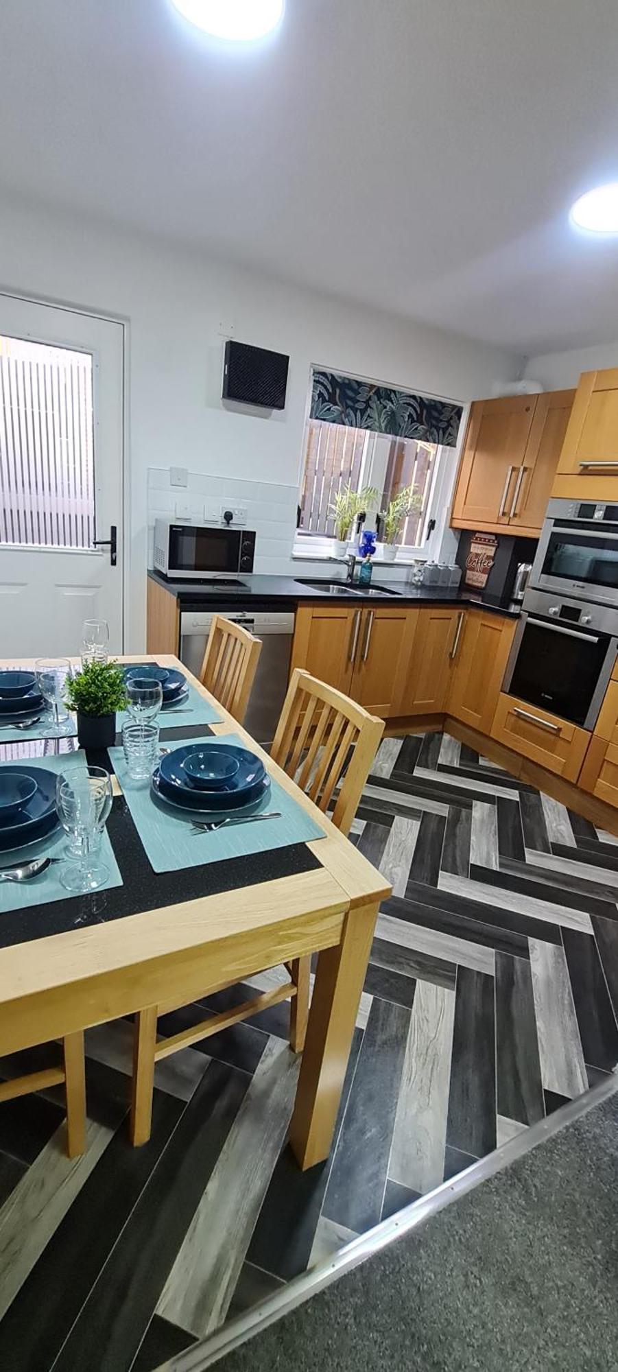 Stylish Home In Linlithgow With Free Parking Exterior photo